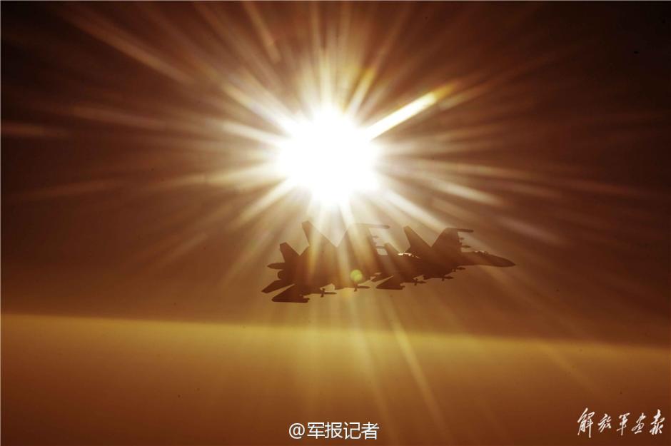 摄影师镜头中的中国战机[组图]