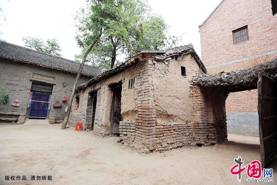 這是齊修體老人的家，這種流行于上世紀六七十年代的土坯房現已鮮見。