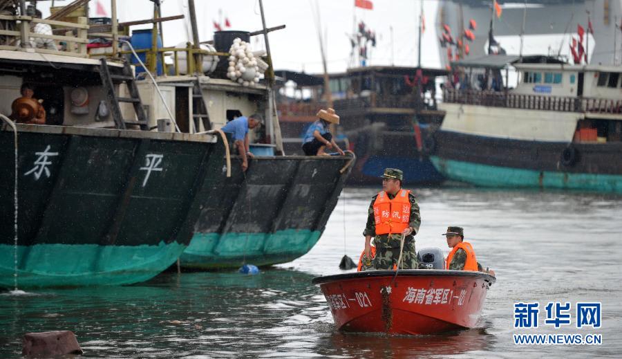 台风“威马逊”来袭 海南渔船回港避风