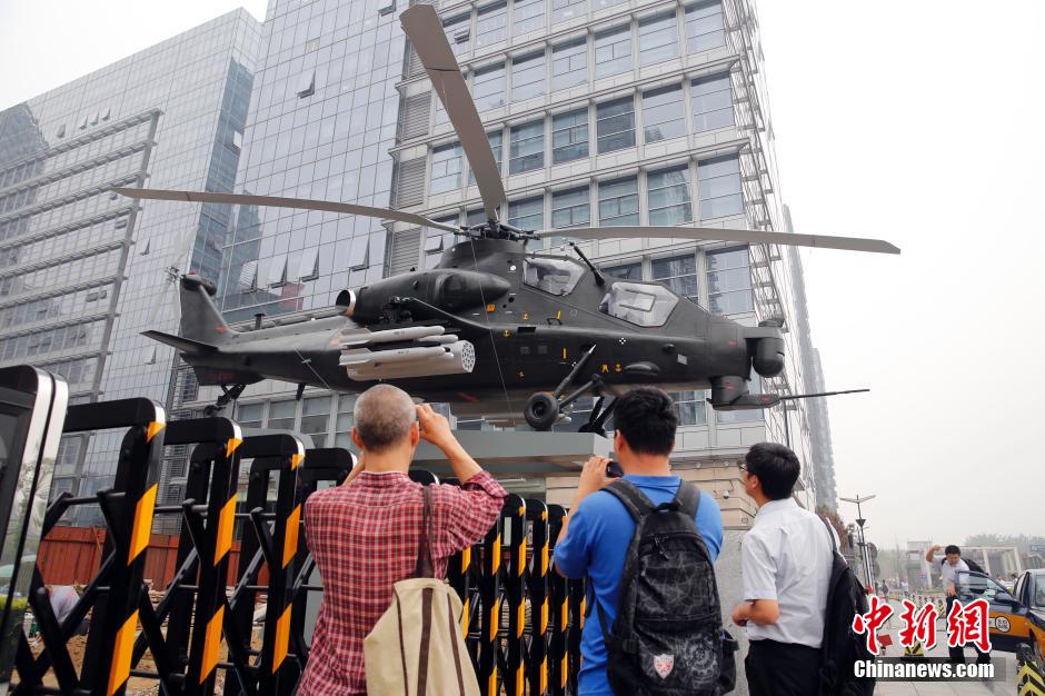 北京鬧市現“武裝直升機” 回應稱係模型