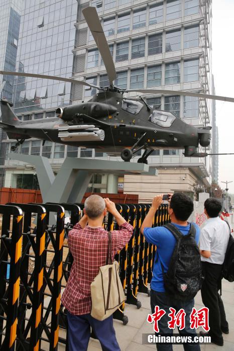 北京鬧市現“武裝直升機” 回應稱係模型