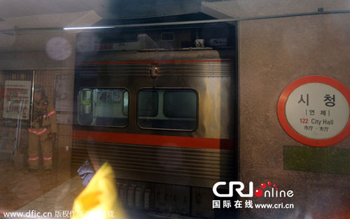 韩国釜山地铁1号线失火 300多名乘客被疏散