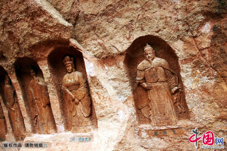 南方第一石窟江西赣州通天岩石龛造像群一角。