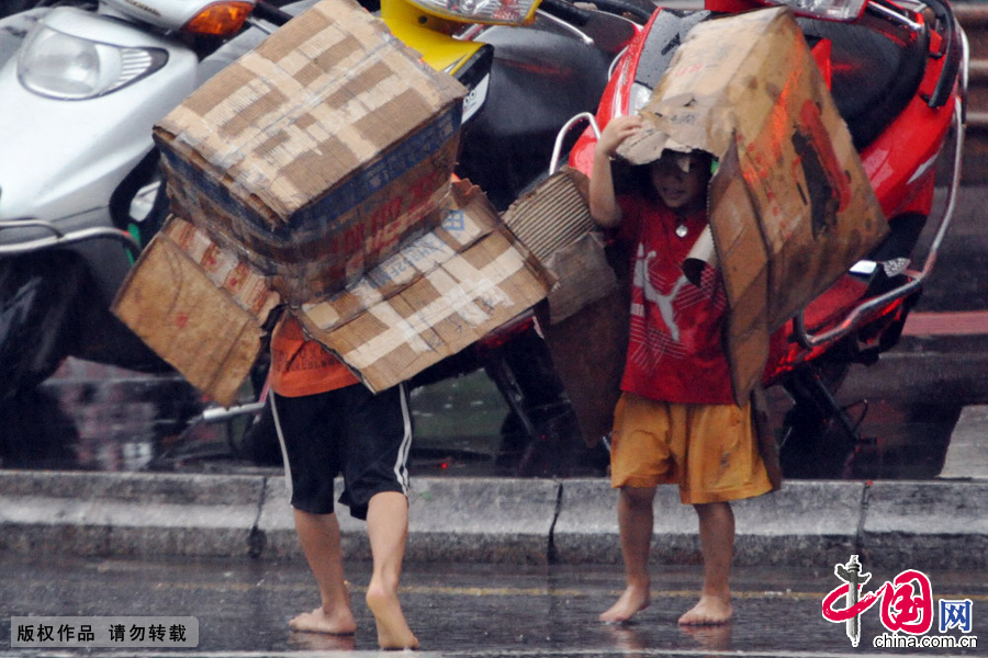 2013年10月14日，第25号台风“百合”目前已移至海南省三亚市东南方约250公里的海面上