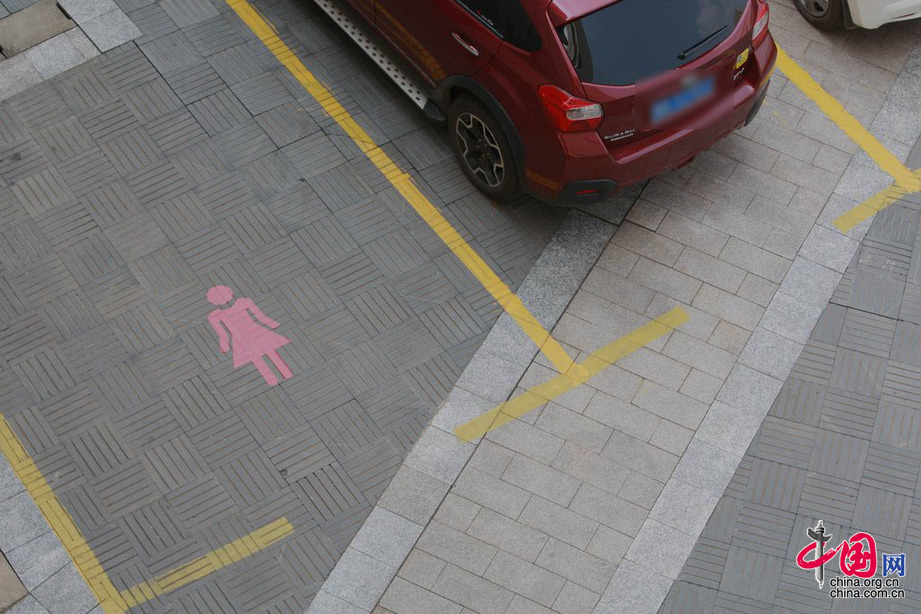 长沙一写字楼设女性专用车位 比普通车位宽半米[组图]
