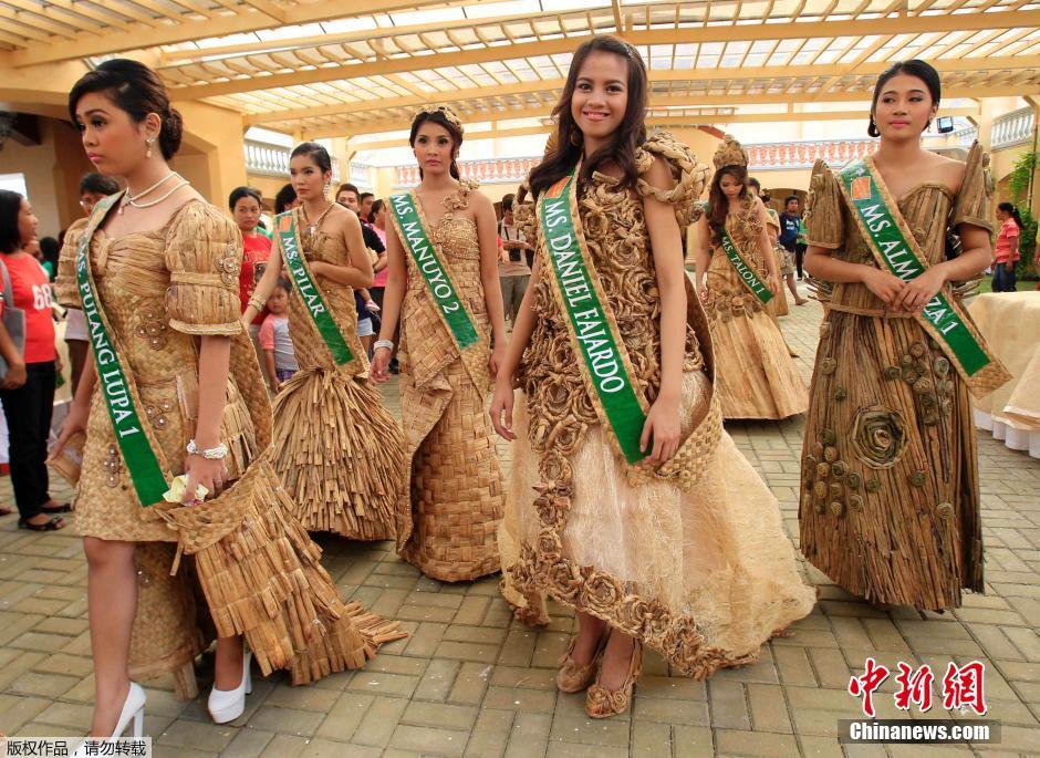 菲律宾庆睡莲节 候选人身穿睡莲礼服参加选美大赛