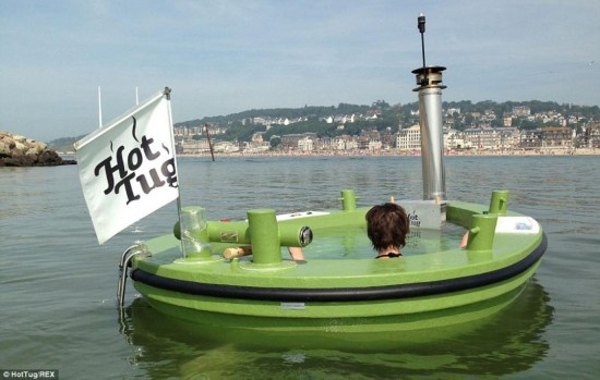 荷兰推出热水浴池船