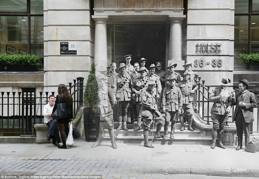 1917年，在倫敦的澳大利亞士兵。