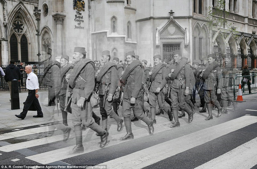 1918年，倫敦街頭的塞爾維亞士兵。