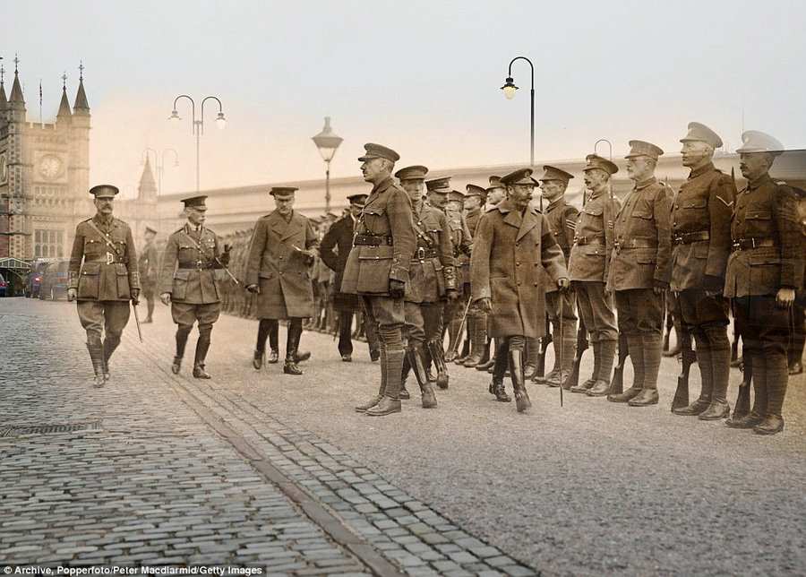 1915年，国王乔治五世在布里斯托尔检查部队。