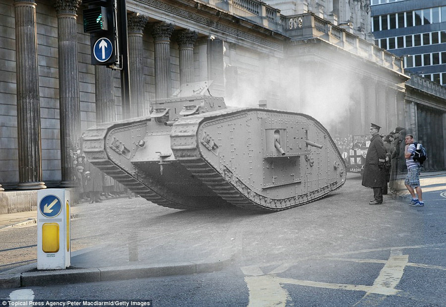 1917年，MKIV坦克通过伦敦街头。