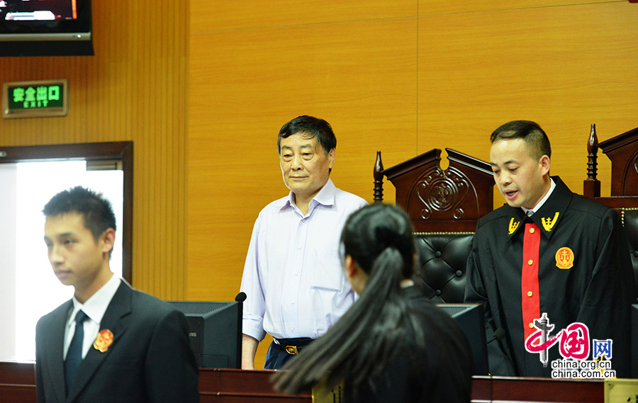 7月29日，全国人大代表宗庆后首次作为人民陪审员参与了杭州市中级人民法院开庭审理的一起侵害外观设计专利权纠纷案件，诉讼标的仅2万元，但此案没有当庭宣判。