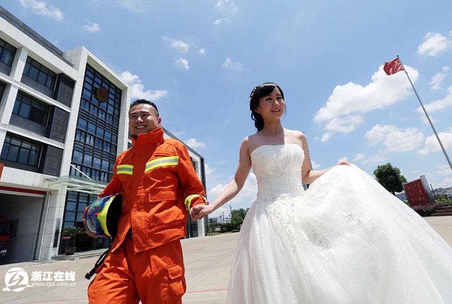 浙江寧波消防戰士拍“特殊婚紗照” 浪漫唯美