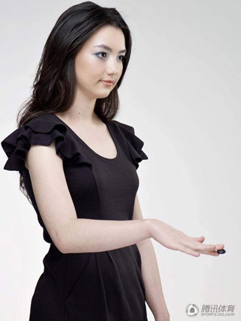 黑嘉嘉是中澳混血,爸爸是澳洲人,妈妈是台湾人,美貌与智慧并修真是让