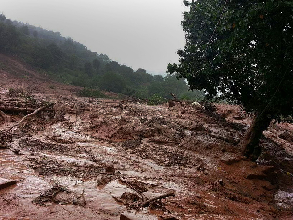 印度一村庄遭泥石流袭击 150多人被埋[组图]