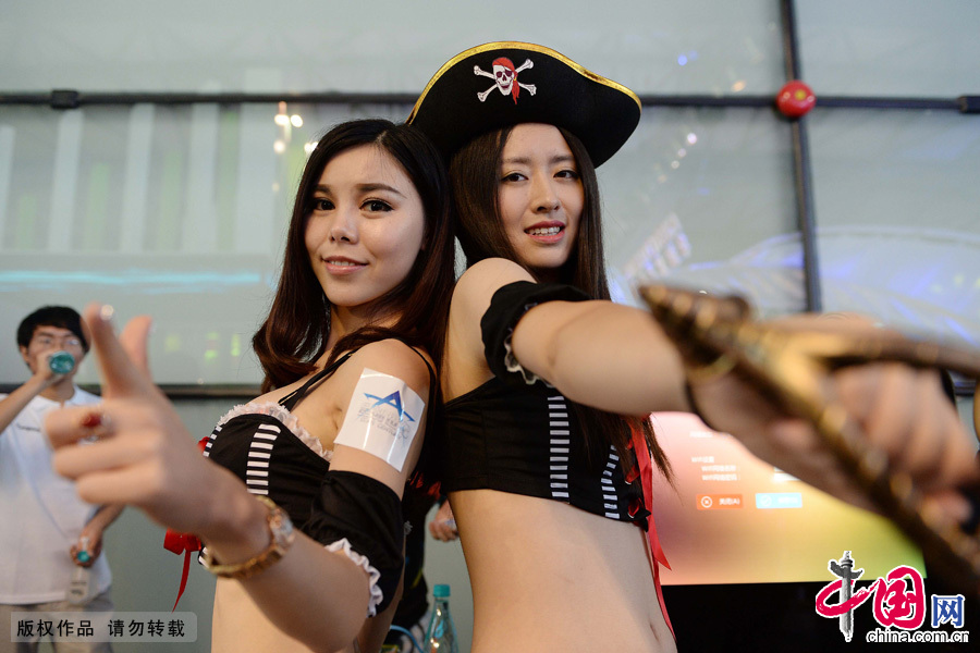 7月31日在中國國際數位互動娛樂展覽會上拍攝的show girl。