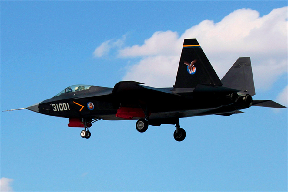 作为中国另一种第四代战斗机验证机,沈飞的31001号"鹘鹰"战机目前仍在