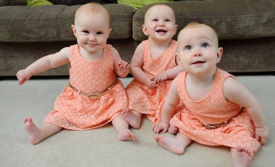 英夫妇为三胞胎涂不同指甲油以区分 英夫妇为三胞胎涂不同指甲油以区分