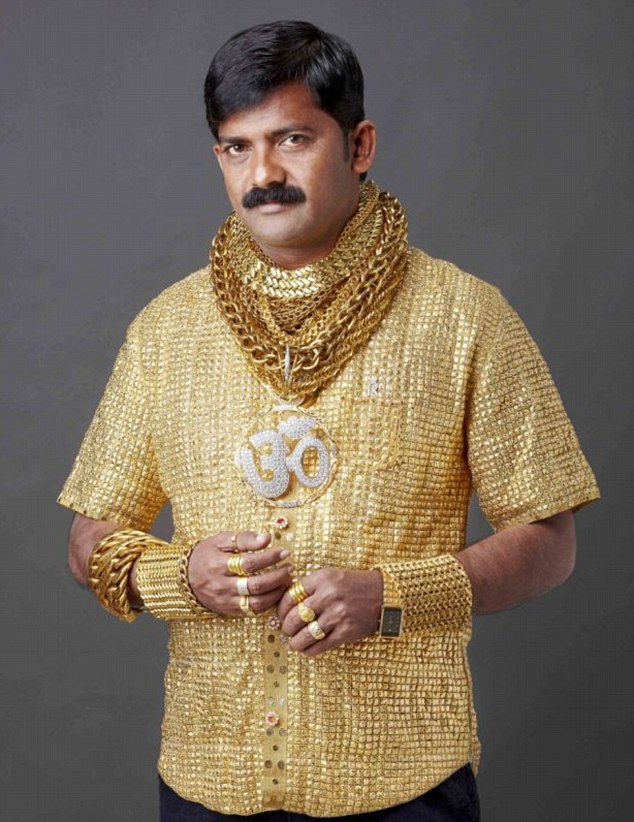 印度商人穿4公斤黃金打造純金襯衫炫富[組圖]