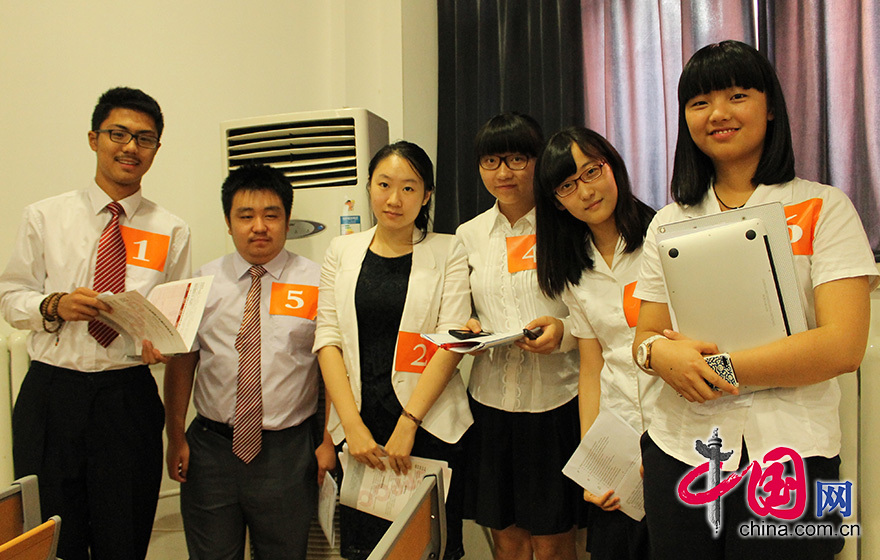 南京外国语学校代表队的“委员们”