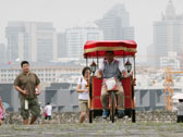 南京：电动黄包车正式上岗 明城墙上赏风光[组图]