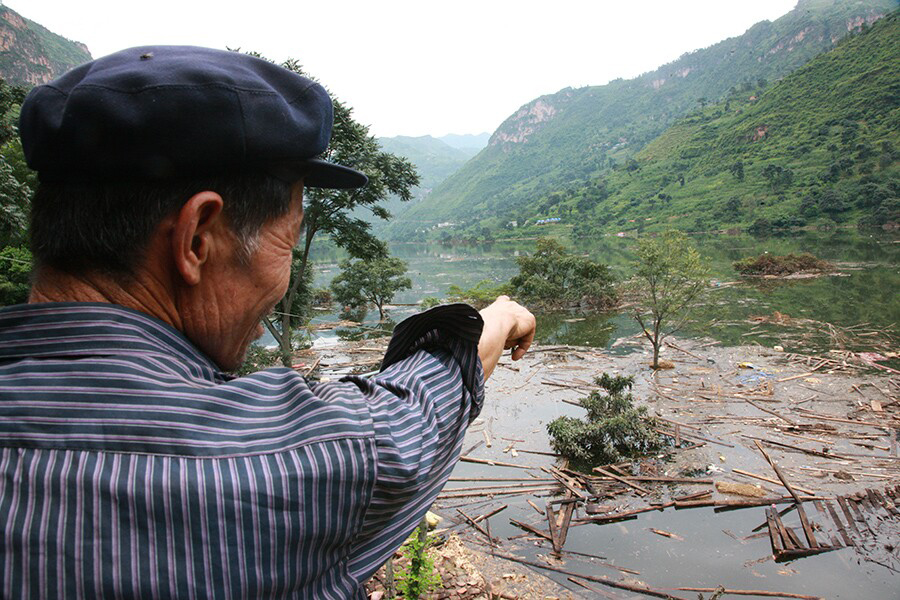 李天富，男，66歲，云南魯?shù)榭h火德紅鄉(xiāng)李家山村莫家溝村民