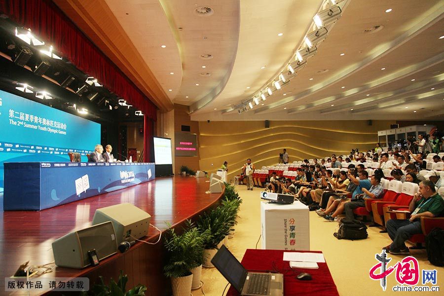 8月16日下午，國際奧會在主媒體中心舉行新聞發佈會，國際奧組委主席巴赫出席發佈會，並向媒體介紹南京青奧會的準備情況。