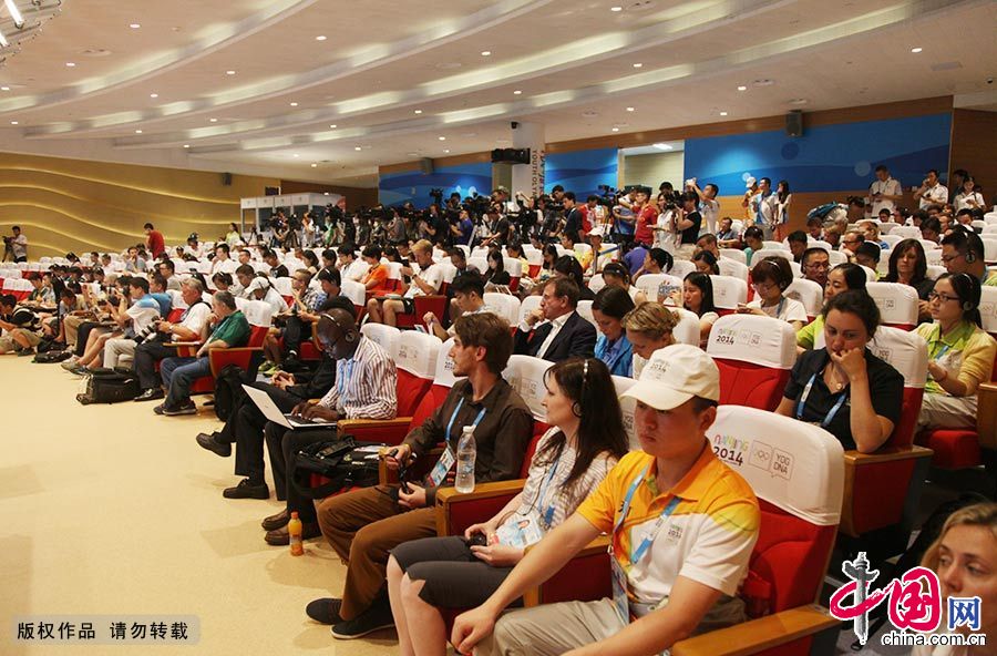 8月16日下午，國際奧會在主媒體中心舉行新聞發佈會，國際奧組委主席巴赫出席發佈會，並向媒體介紹南京青奧會的準備情況。