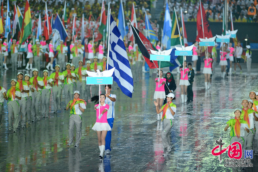 青奥会开幕式:各国家、地区礼宾旗帜入场
