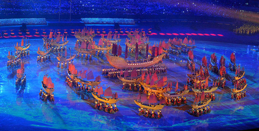 8月16日，第二届夏季青年奥林匹克运动会开幕式在南京奥林匹克中心举行。图为开幕式上的文艺表演。