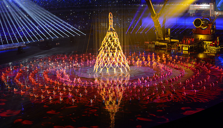 8月16日，第二屆夏季青年奧林匹克運動會開幕式在南京奧林匹克中心舉行。圖為開幕式上的文藝表演。