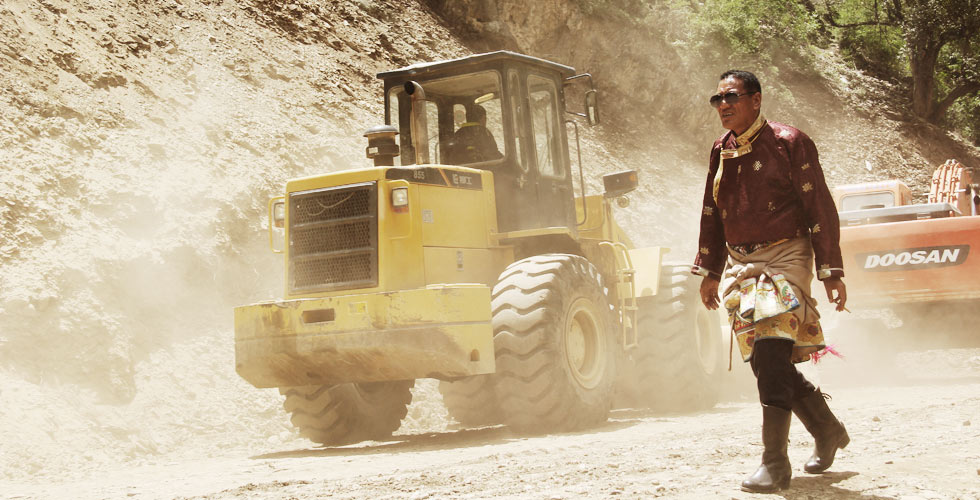 康巴汉子的15年筑路梦