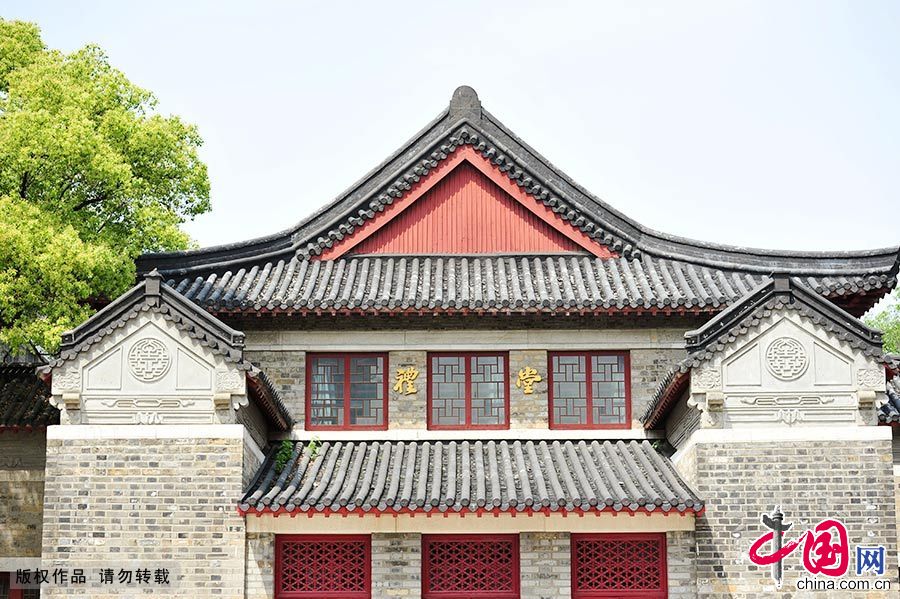 南京大学大礼堂，原金陵大学礼拜堂，位于南京大学鼓楼校区西大楼南。