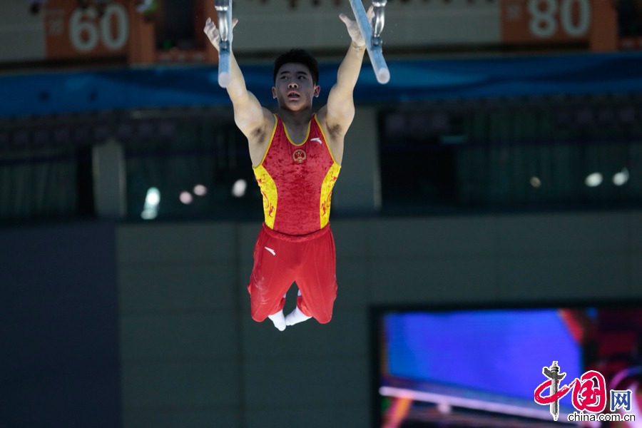 中国选手马跃在南京青奥会男子个人全能竞技体操决赛中。