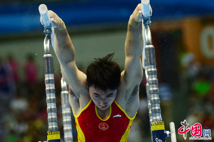 中国选手马跃在南京青奥会男子个人全能竞技体操决赛中。