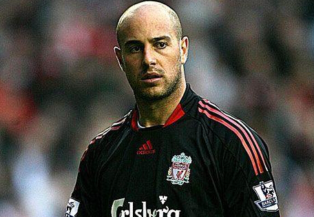 赛季彻底脱离红军转会拜仁慕尼黑,从此开始了德甲巨人第三门将的命运