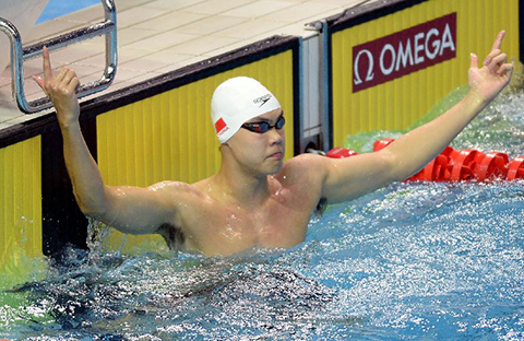 青奥男子50米自由泳余贺新夺冠再破纪录
