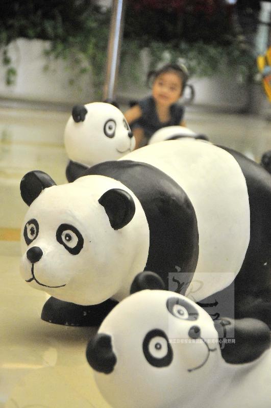 百只“熊猫”亮相杭州宣传环保