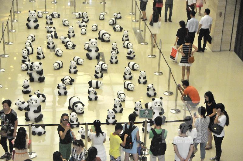 百只“熊猫”亮相杭州宣传环保