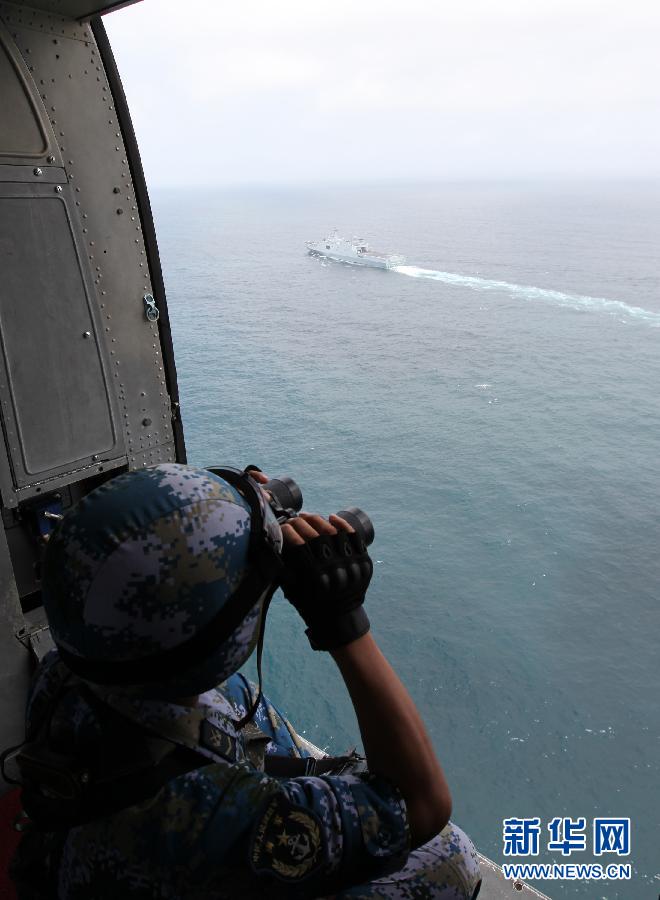 中国海军第十八批护航编队特战队员“立体护航”