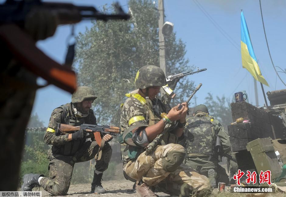乌克兰政府军与民间武装交火