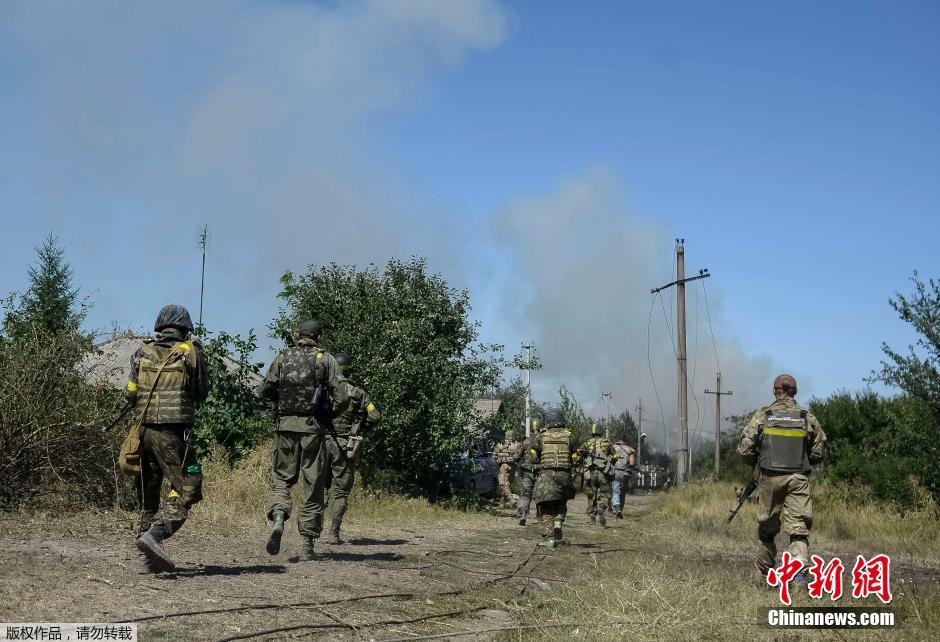烏克蘭政府軍與民間武裝交火