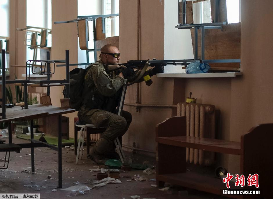 烏克蘭政府軍與民間武裝交火