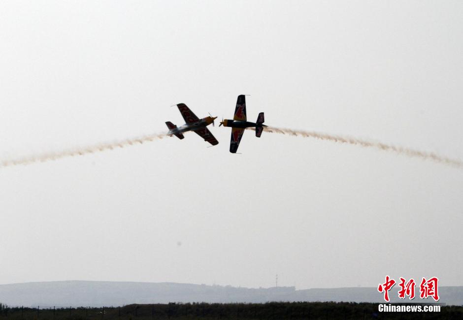 瀋陽法庫國際飛行大會開幕 飛行員表演特技