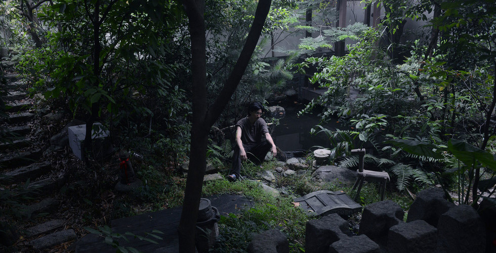 世相：用吊车的拾荒人