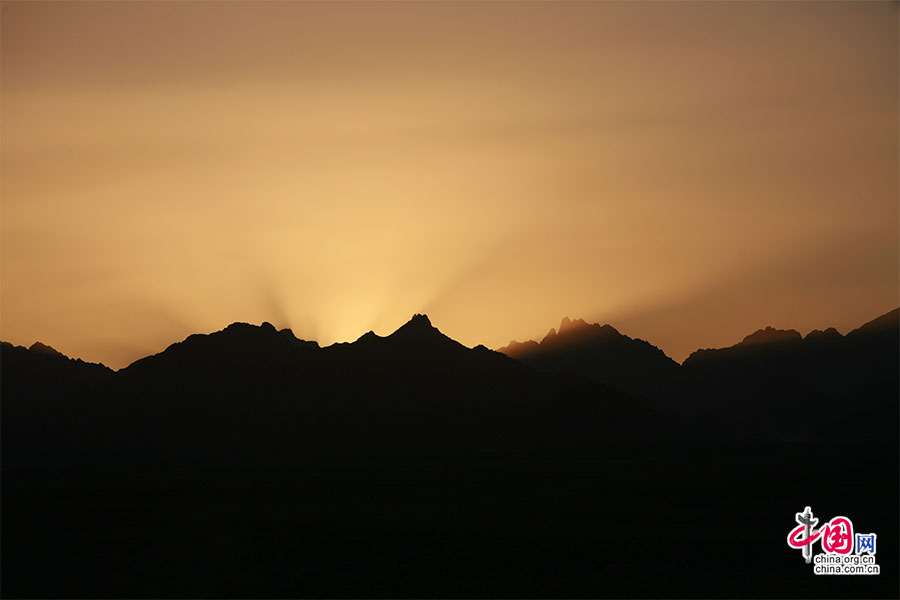 日落山丘