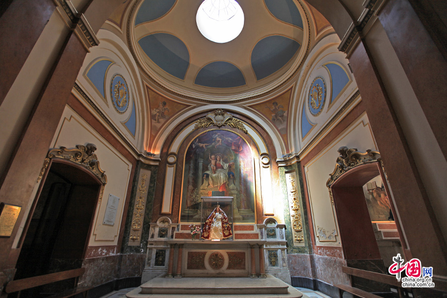 小礼拜堂的壁画与穹顶