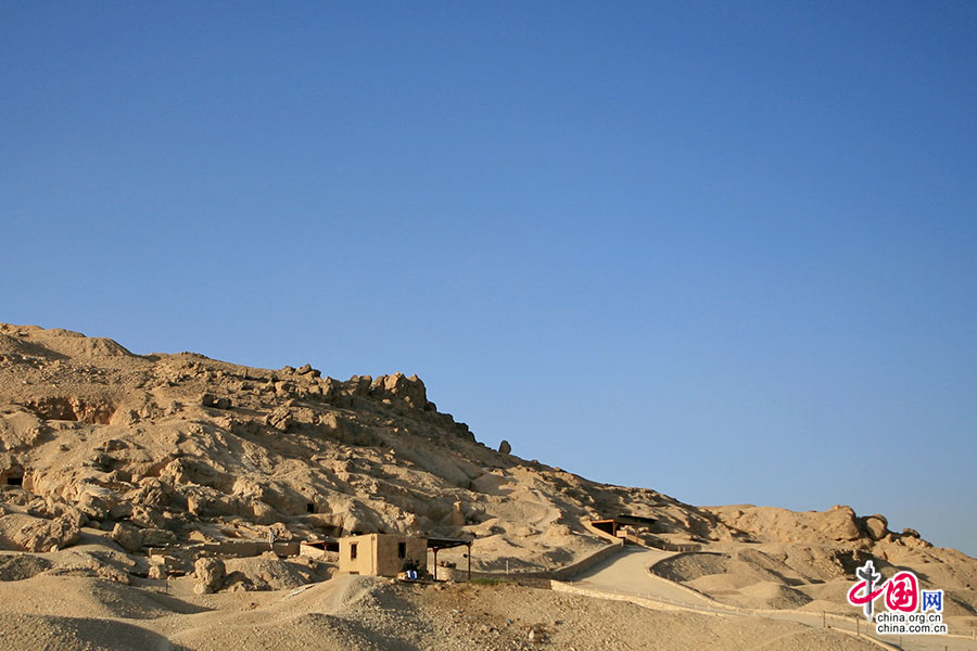 最早的古尔纳人就住在帝王谷山间古代坟墓的洞穴里