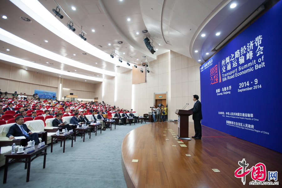 9月2日，絲綢之路經濟帶交通運輸峰會在新疆國際會展中心學術廳舉行。圖為峰會現場。 中國網記者 鄭亮攝影