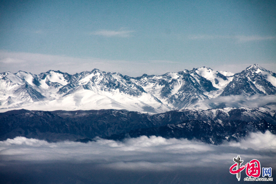 这是5月30日航拍的天山。 中国网记者 李佳摄影
